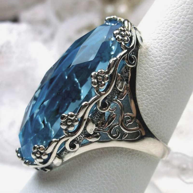 Exquisite Vintage Oval Blue Zirconia Ring, Retro Floral Design